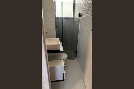 Banheiro de apartamento para alugar com 2 quartos, 38m² em Jd Petrópolis, Cotia