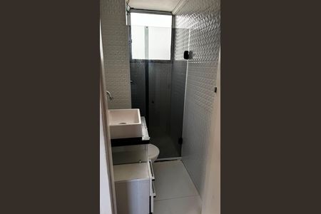 Banheiro de apartamento para alugar com 2 quartos, 38m² em Jd Petrópolis, Cotia