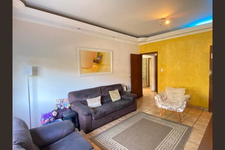 Sala de casa à venda com 4 quartos, 250m² em Vila Osasco, Osasco