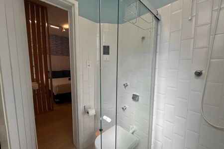 Banheiro  de kitnet/studio à venda com 1 quarto, 27m² em Copacabana, Rio de Janeiro