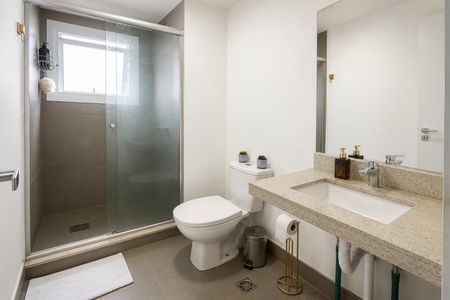 Banheiro de apartamento à venda com 3 quartos, 67m² em São Sebastião, Porto Alegre