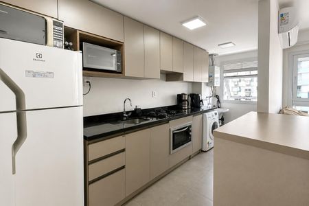 Cozinha de apartamento à venda com 3 quartos, 67m² em São Sebastião, Porto Alegre