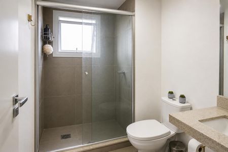 Banheiro de apartamento à venda com 3 quartos, 67m² em São Sebastião, Porto Alegre