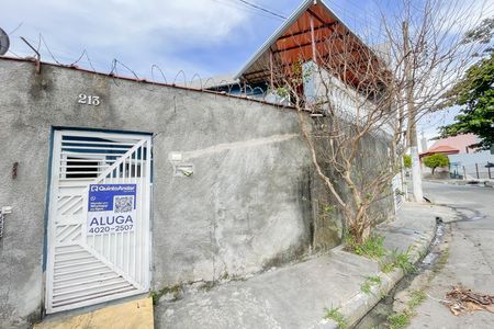 Fachada de casa para alugar com 1 quarto, 50m² em Três Montanhas, Osasco