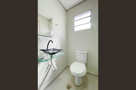 Banheiro da Suíte de casa para alugar com 1 quarto, 50m² em Três Montanhas, Osasco