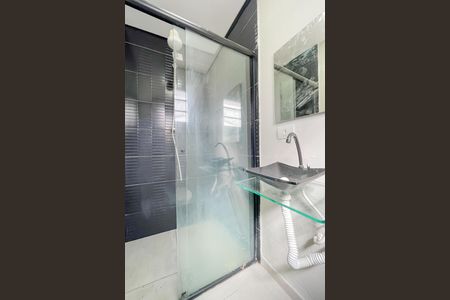 Banheiro da Suíte de casa para alugar com 1 quarto, 50m² em Três Montanhas, Osasco