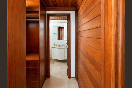 Corredor de casa de condomínio à venda com 3 quartos, 245m² em Engordadouro, Jundiaí
