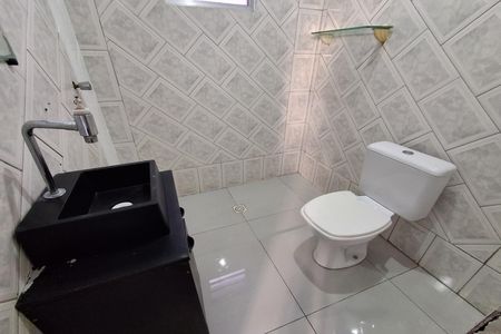 Casa para alugar com 65m², 2 quartos e sem vaga Casa para alugar com 65m², 2 quartos e sem vagaBanheiro Social