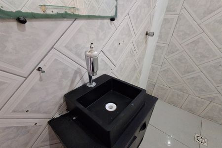 Casa para alugar com 65m², 2 quartos e sem vaga Casa para alugar com 65m², 2 quartos e sem vagaBanheiro Social