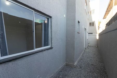 Quintal de apartamento para alugar com 1 quarto, 50m² em Antonina, São Gonçalo