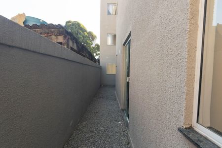 Quintal de apartamento para alugar com 1 quarto, 50m² em Antonina, São Gonçalo