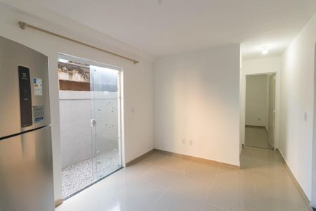 Sala de apartamento para alugar com 1 quarto, 50m² em Antonina, São Gonçalo