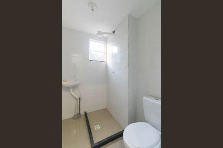 Banheiro de apartamento para alugar com 1 quarto, 50m² em Antonina, São Gonçalo