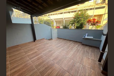 Quintal de casa de condomínio à venda com 2 quartos, 70m² em Jardim Guanabara, Rio de Janeiro