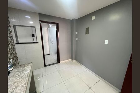Cozinha de casa de condomínio à venda com 2 quartos, 70m² em Jardim Guanabara, Rio de Janeiro