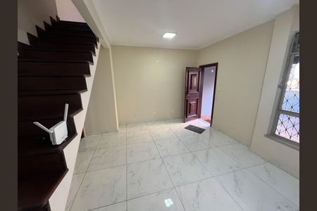 Sala de casa de condomínio à venda com 2 quartos, 70m² em Jardim Guanabara, Rio de Janeiro