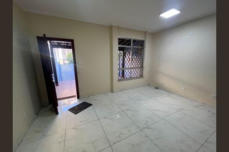 Sala de casa de condomínio à venda com 2 quartos, 70m² em Jardim Guanabara, Rio de Janeiro