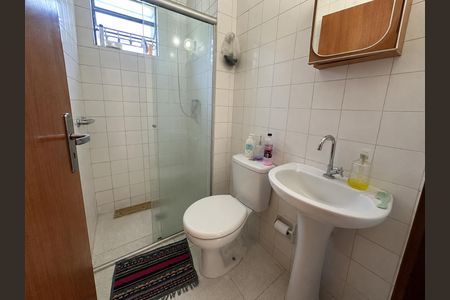 Banheiro de apartamento para alugar com 2 quartos, 50m² em Ipiranga, Belo Horizonte