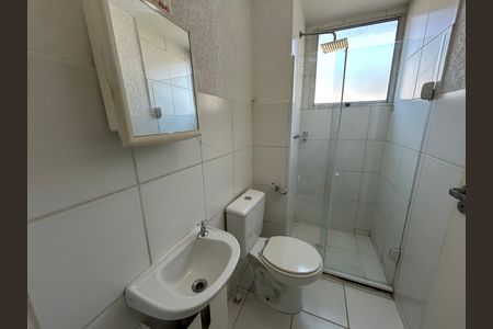 Banheiro de apartamento para alugar com 2 quartos, 45m² em Água Santa, Rio de Janeiro