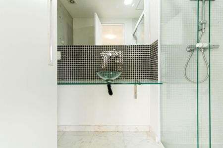 Banheiro de kitnet/studio para alugar com 1 quarto, 70m² em Vila Leopoldina, São Paulo
