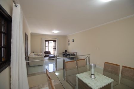 Casa para alugar com 4 quartos, 204m² em Vila Irmaos Arnoni, São Paulo