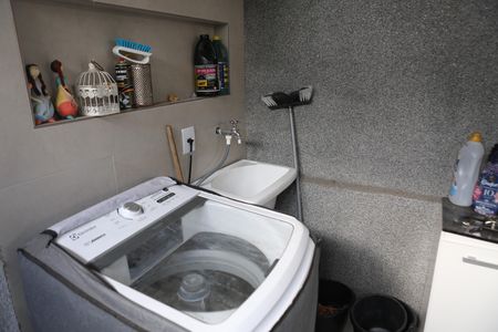 Área de Serviço de casa à venda com 3 quartos, 234m² em Eldorado, Contagem