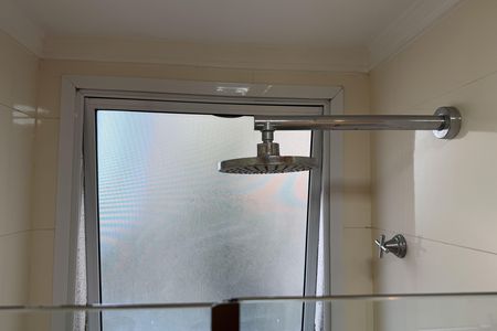 Banheiro da Suíte de apartamento para alugar com 1 quarto, 49m² em Vila Mathias, Santos