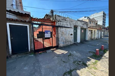 Fachada + placa de casa para alugar com 1 quarto, 45m² em Osvaldo Cruz, Rio de Janeiro