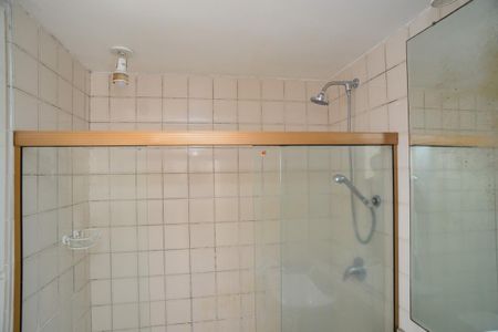 Banheiro da suíte de apartamento para alugar com 2 quartos, 84m² em Barra da Tijuca, Rio de Janeiro