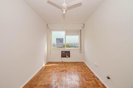 Quarto 2 de apartamento para alugar com 2 quartos, 77m² em Vila Ipiranga, Porto Alegre