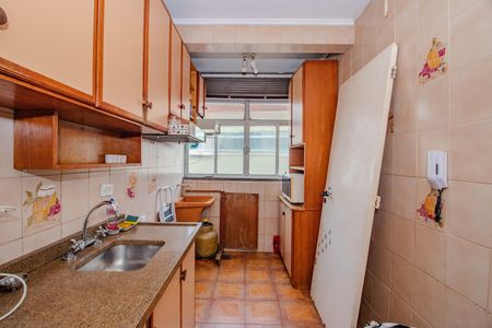 Cozinha e Área de Serviço de apartamento para alugar com 2 quartos, 77m² em Vila Ipiranga, Porto Alegre