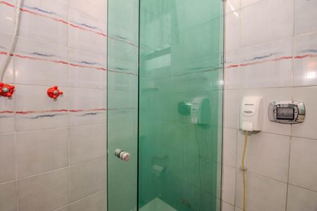 Banheiro de apartamento para alugar com 2 quartos, 77m² em Vila Ipiranga, Porto Alegre