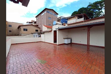 Casa à venda com 3 quartos, 329m² em Paraíso, Belo Horizonte