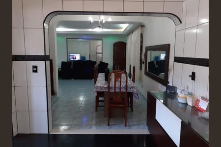 Casa à venda com 3 quartos, 320m² em Jardim Utinga, Santo André