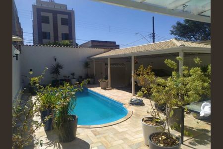 Casa à venda com 3 quartos, 250m² em Pompéia, Belo Horizonte