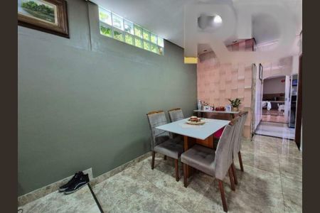 Casa à venda com 217m², 3 quartos e 4 vagas