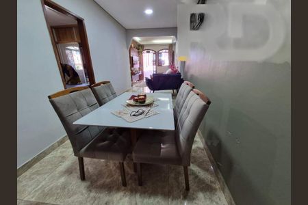Casa à venda com 217m², 3 quartos e 4 vagas
