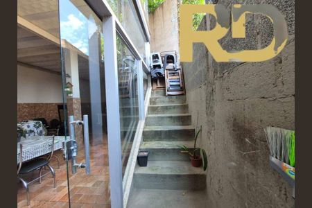Casa à venda com 217m², 3 quartos e 4 vagas