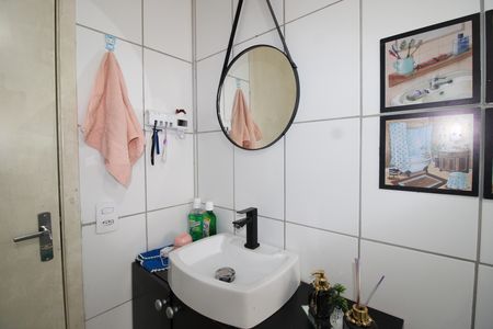 Banheiro de apartamento à venda com 2 quartos, 47m² em Vila Nova Curuca, São Paulo