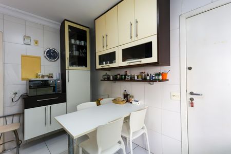Apartamento à venda com 101m², 2 quartos e 2 vagas Apartamento à venda com 101m², 2 quartos e 2 vagascozinha