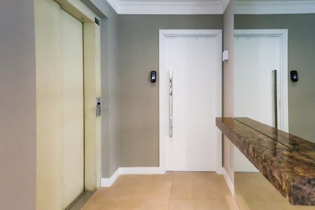 Apartamento à venda com 101m², 2 quartos e 2 vagas Apartamento à venda com 101m², 2 quartos e 2 vagasHall de entrada