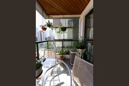 Apartamento à venda com 101m², 2 quartos e 2 vagas Apartamento à venda com 101m², 2 quartos e 2 vagasVaranda