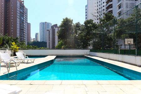 Apartamento à venda com 101m², 2 quartos e 2 vagas Apartamento à venda com 101m², 2 quartos e 2 vagasÁrea comum - Piscina