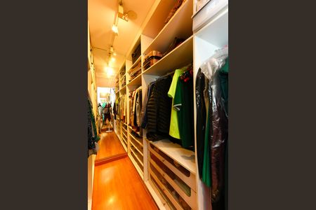 Apartamento à venda com 101m², 2 quartos e 2 vagas Apartamento à venda com 101m², 2 quartos e 2 vagasCloset da suíte 2