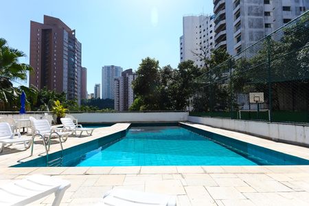 Apartamento à venda com 101m², 2 quartos e 2 vagas Apartamento à venda com 101m², 2 quartos e 2 vagasÁrea comum - Piscina