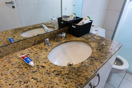 Apartamento à venda com 101m², 2 quartos e 2 vagas Apartamento à venda com 101m², 2 quartos e 2 vagasBanheiro da Suíte 1