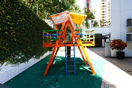 Apartamento à venda com 101m², 2 quartos e 2 vagas Apartamento à venda com 101m², 2 quartos e 2 vagasÁrea comum - Playground