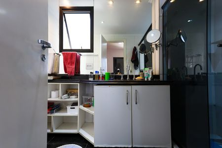 Apartamento à venda com 101m², 2 quartos e 2 vagas Apartamento à venda com 101m², 2 quartos e 2 vagasBanheiro da Suíte 2