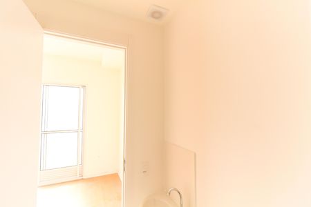 Banheiro de kitnet/studio para alugar com 1 quarto, 21m² em Itaquera, São Paulo