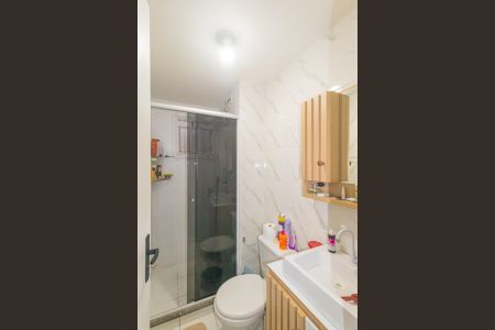Banheiro de apartamento à venda com 2 quartos, 43m² em Fátima, Canoas